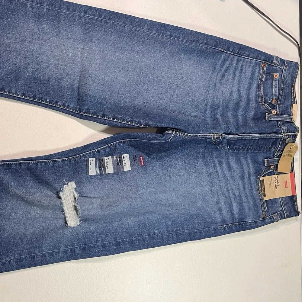 NWT Womans Levi's‎ Premium Wedgie Straight 28x26 Distressed Med Wash